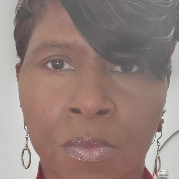 Meet your Posher, Cathy - Picture 3 of 3